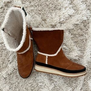NWT Toms Makenna boot, 8.5, tan, fully fleece lined